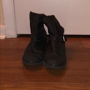 Super cute black booties!